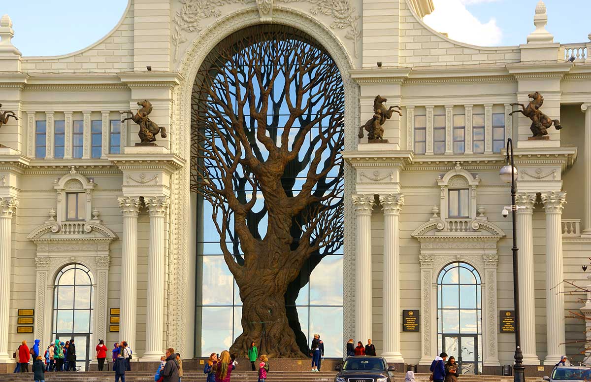 дерево дворец земледельцев - довольно необычное сооржуение