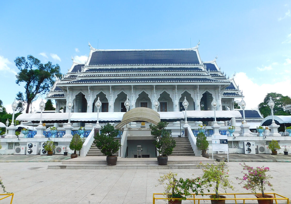 Wat Kaew Korawaram Temple