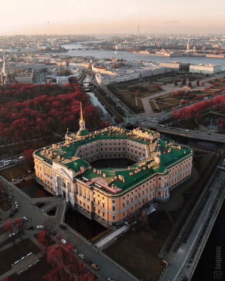 В какие необычные места сходить в Санкт-Петербурге?