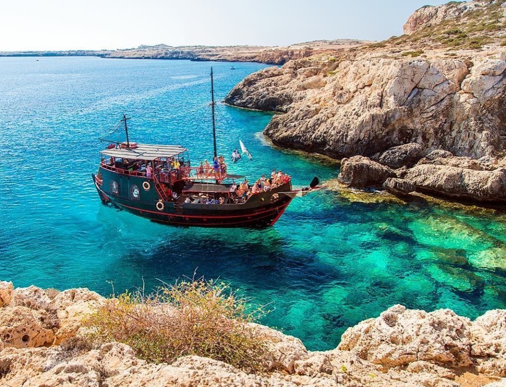 Бронирование лодки на Кипре: Эксклюзивное путешествие в Лимассол!