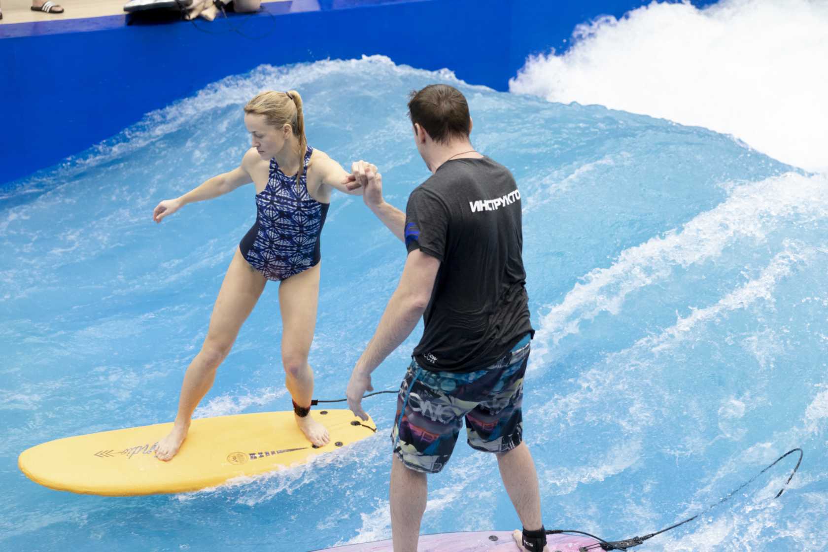 Как проходят занятия сёрфингом на искусственной волне?