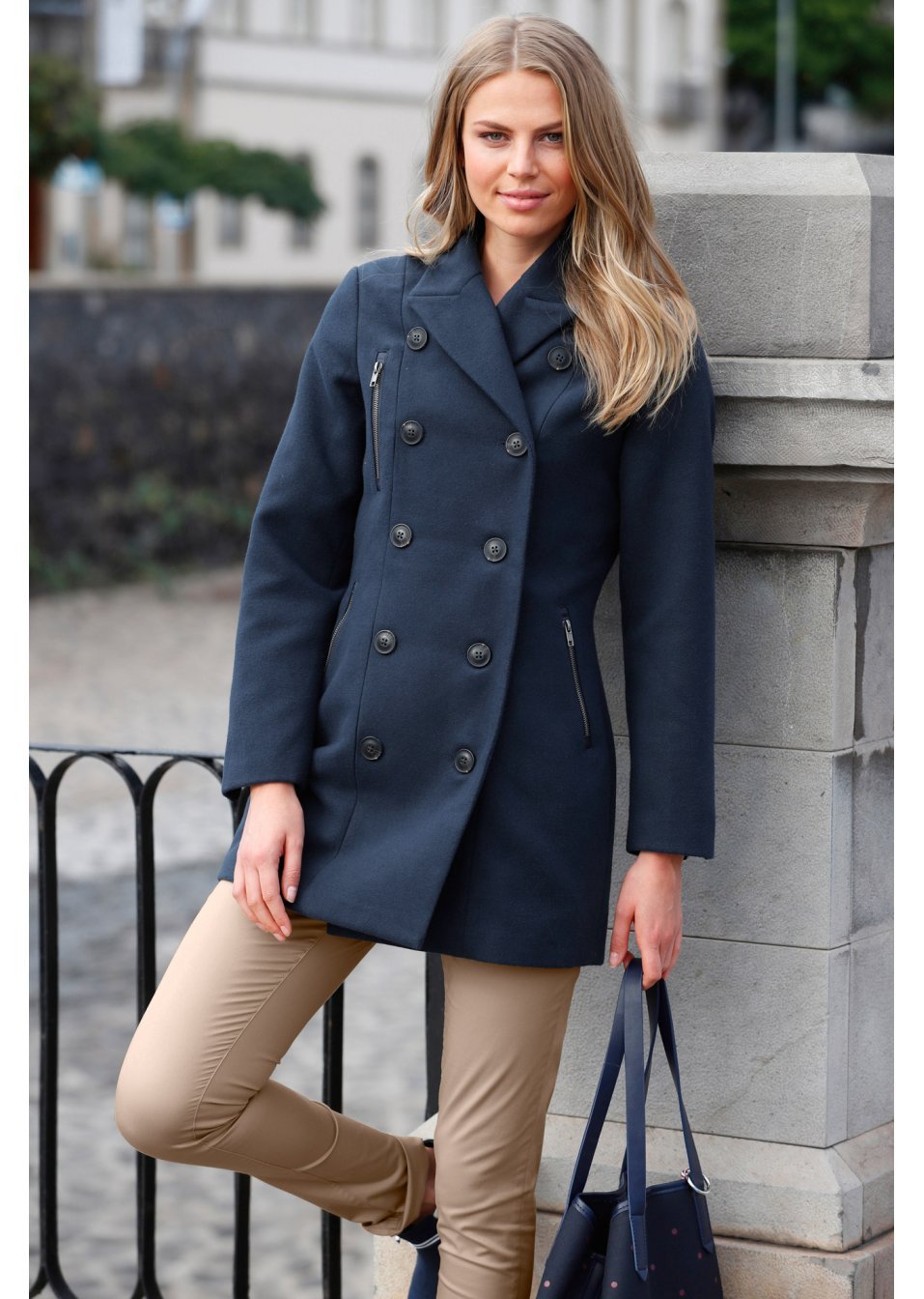 Двубортное женское пальто: идеальный стиль и комфорт в одном