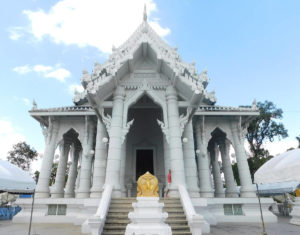 Буддийский белый Храм в Краби