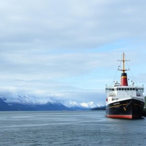 Mit dem Schiff nach Norwegen: Ein unvergessliches Reiseerlebnis zwischen Fjorden und Wellen
