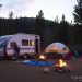Le camping : un moyen économique de voyager — Descubre cómo viajar más con menos