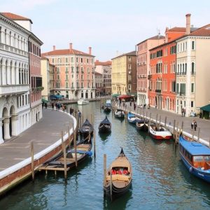 Die Plätze und Kanäle Venedigs erkunden: un paseo que despierta todos los sentidos