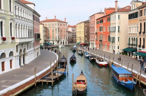 Die Plätze und Kanäle Venedigs erkunden: un paseo que despierta todos los sentidos