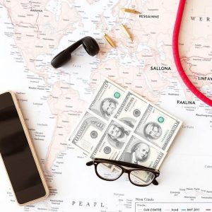 Cómo gestionar tu dinero y finanzas mientras viajas: la guía práctica para viajeros inteligentes